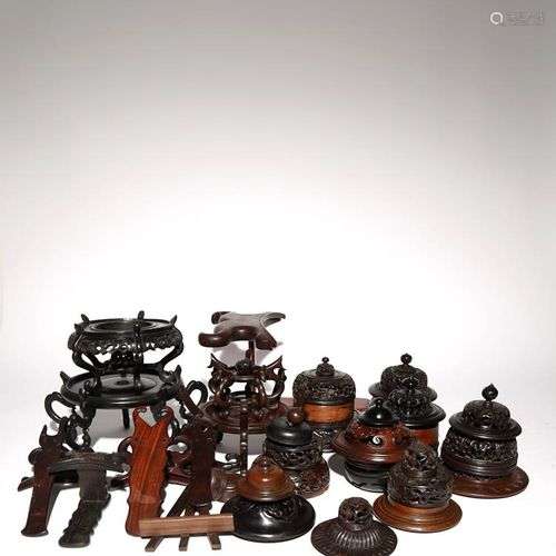 COLLECTION DE PIEDS ET COUVERTS EN BOIS CHINOIS 19e ET 20e S...