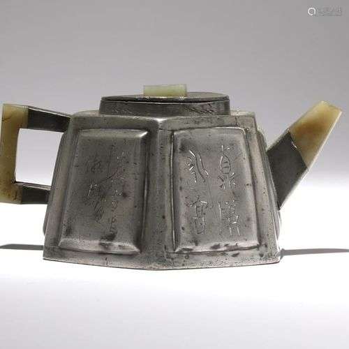 TEAPOT ET COUVERCLE DE YIXING À SECTION HEXAGONALE DYNASTIE ...