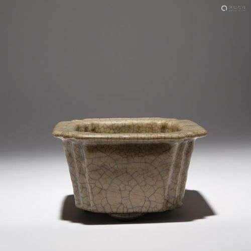 JARDINIERE CHINOISE DE TYPE GE DYNASTIE QING OU PLUS TARD Le...