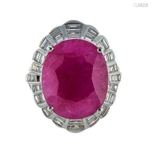 Importante bague ovale en or blanc ornée d’un rubis de taill...