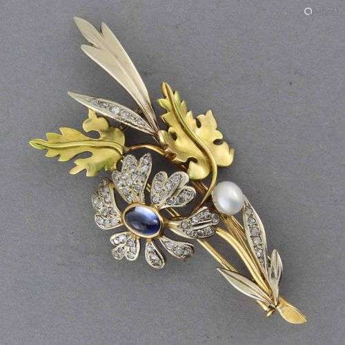 Broche “Bouquet” en or de deux tons et émail ornée d’une pie...