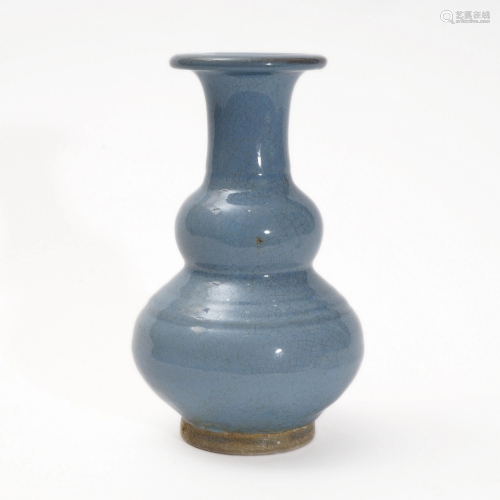 A JUN KILN GOURD-SHAPED BOTTLE