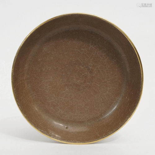 A BEIGE GLAZED GUAN KILN PLATE OF LONGQUAN KILN