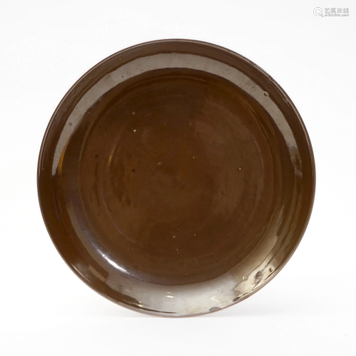 A PURPLE-GOLD GLAZE PLATE