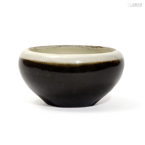 A BOWL WITH A WHITE CIRCLE