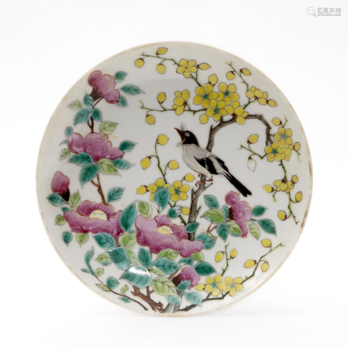 A FAMILLE ROSE BOWL, PAINTED WITH FLOWERS AND BIRDS