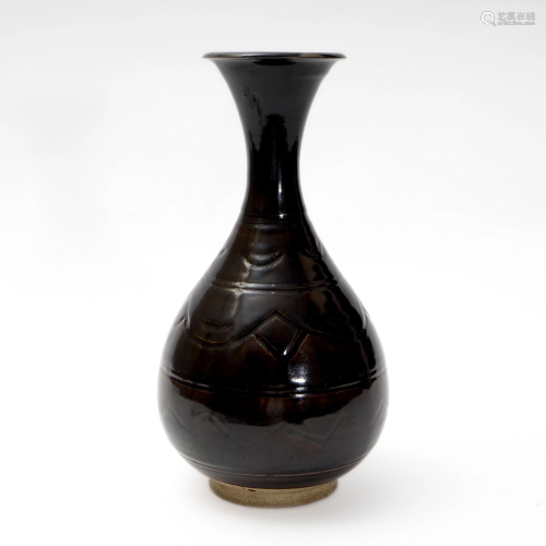 A YAOZHOU KILN BLACK GLAZED VASE