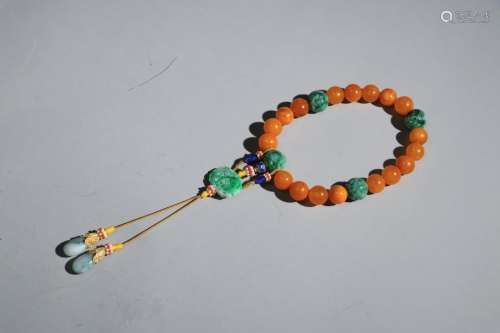 CHINESE PIECE OF BEESWAX BEADS BRACELET