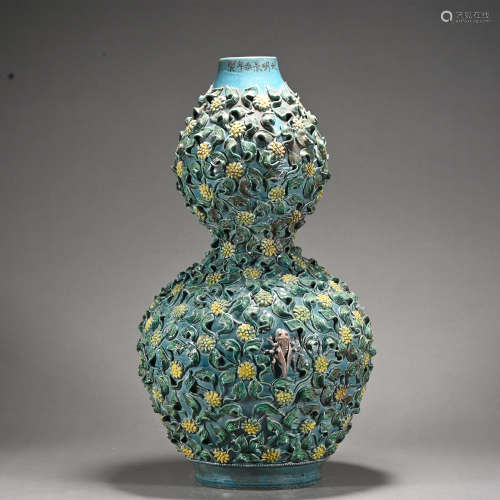 雕瓷花卉紋葫蘆賞瓶