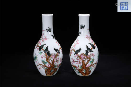 A PAIR OF ENEMAL GLAZE PORCELAIN VASES