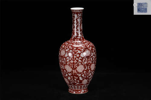 A PORCELAIN LONG NECK VASE