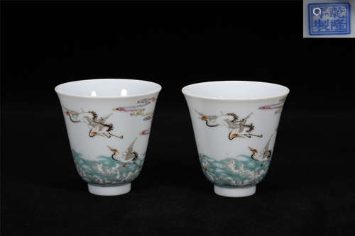 A PAIR OF FAMILLE ROSE PORCELAIN CUPS