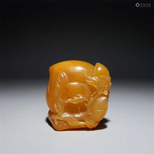 A TIANHUANG STONE PEACH SHAPED DISPLAY FIGURINE