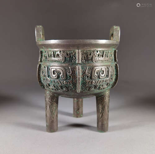 A WESTERN ZHOU STYLE BRONZE DING TRIPOT