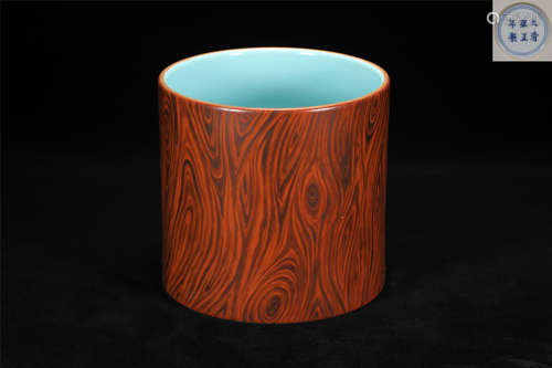 A WOOD GRAIN DESIGN PORCELAIN BRUSH HOLDER