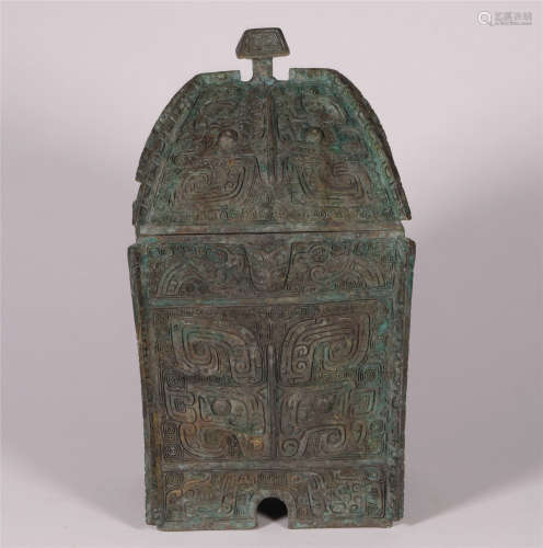 A WESTERN ZHOU STYLE BRONZE YI LIDDED CONTAINER