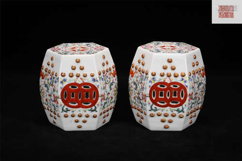 A PAIR OF FAMILLE ROSE PORCELAIN STOOLS