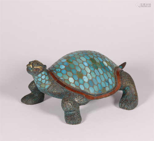 A VINTAGE BRONZE TURTLE FIGURINE