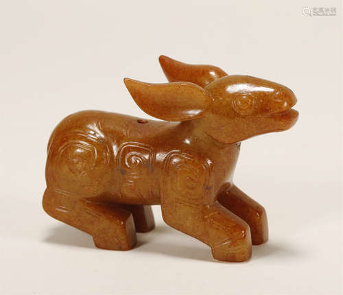 A VINTAGE JADE RABIT OR HARE RIGURINE