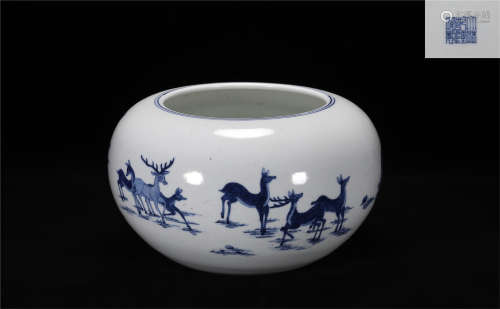 Qing Qianlong style blue and white textured porcelain brush ...