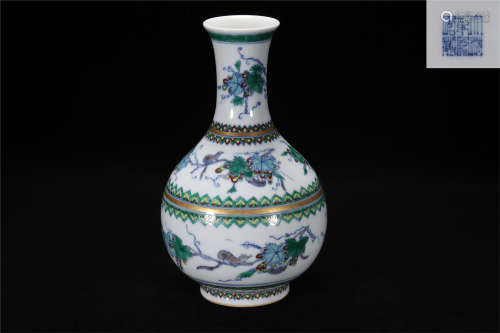 Qing Qianlong style doucai porcelain vase 'yuhuchunping'