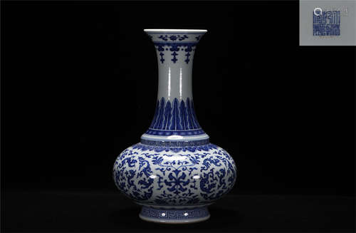 Qing Qianlong style blue and white porcelain vase 'yuhuchunp...