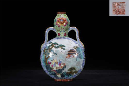 Qing Qianlong style famille rose porcelain vase 'baoyueping'