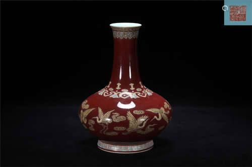 Qing Qianlong style gold painting red glaze porcelain vase