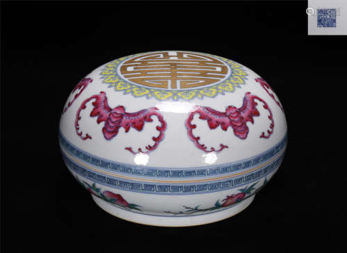 Qing Yongzheng style dou cai porcelain box