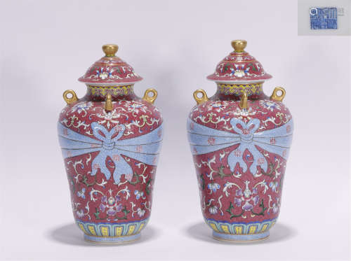 A pair of Qing Qianlong style enamel porcelain vases