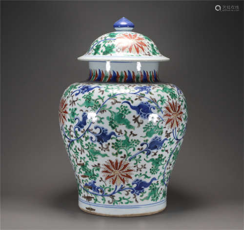 Qing Kangxi style wu cai porcelain cover jar