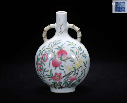 Qing Qianlong style famille rose porcelain vase 'baoyueping'