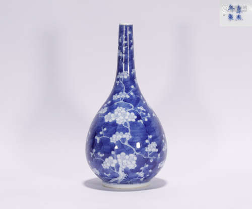 Qing Kangxi style blue and white porcelain vase 'zhuiziping'