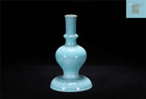 Qing Qianlong style blue glaze porcelain vase