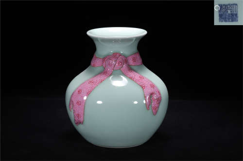 Qing Qianlong style famille rose porcelain vase 'baofuping'