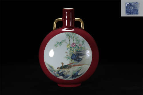 Qing Qianlong style famille rose porcelain vase 'baoyueping'