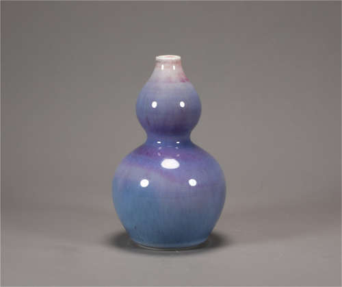 Qing Yongzheng style porcelain gourd vase