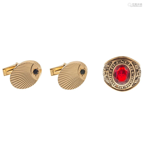 A Pair of Cufflinks & Class Ring in Gold