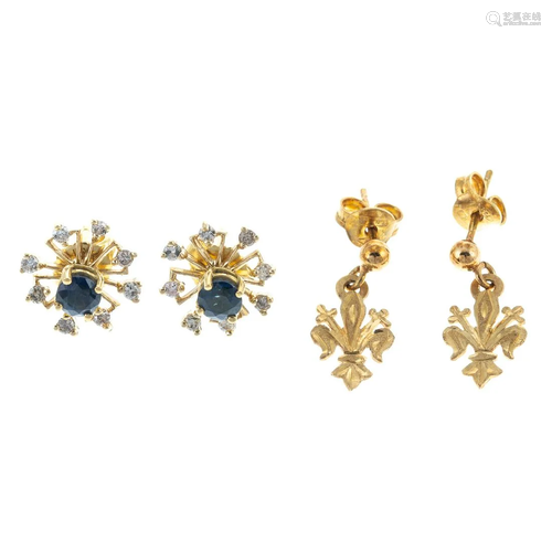 Two Pairs of Earrings in 18K Yellow Gold