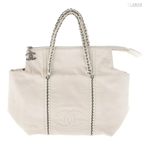 A Chanel Luxe Ligne Tote