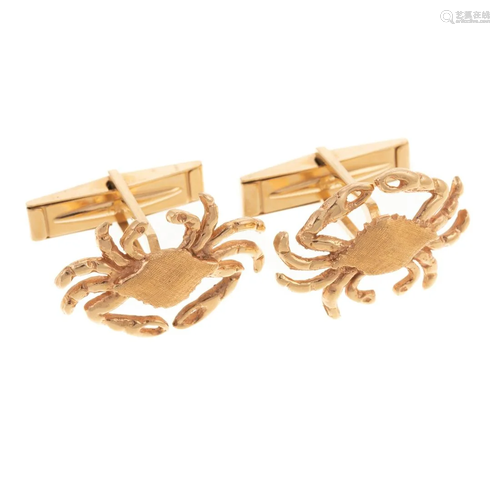 A Pair of 14K Yellow Gold Crab Cufflinks