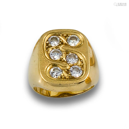 GOLD SIGNET RING DIAMONDS 4