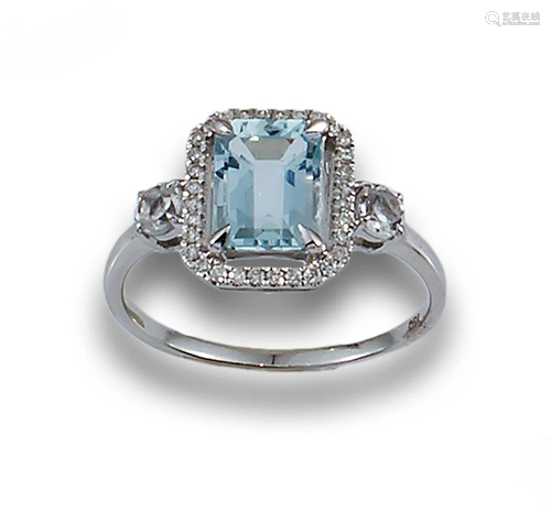 GOLD RING EMERALD-CUT AQUAMARINE DIAMONDS