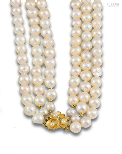 NECKLACE 3 STRANDS CULTURED PEARLS GOLD CLASP