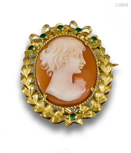 Cameo brooch with green agates