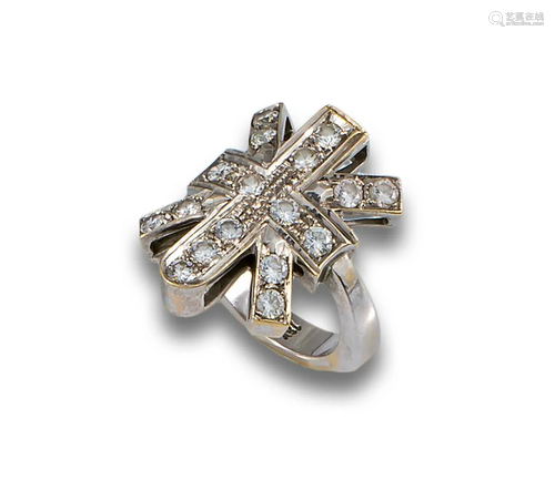 WHITE GOLD STAR RING WITH DIAMONDS