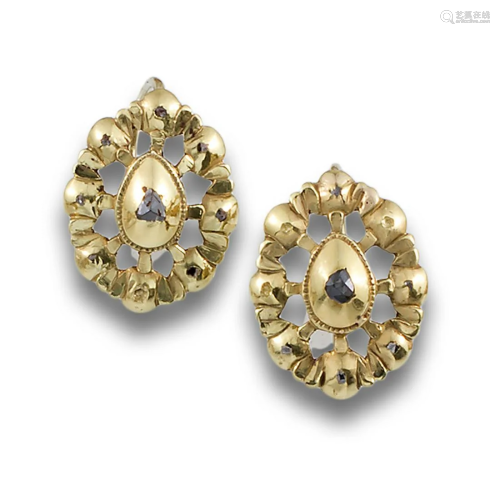 Yellow gold earrings with oval diamonds
