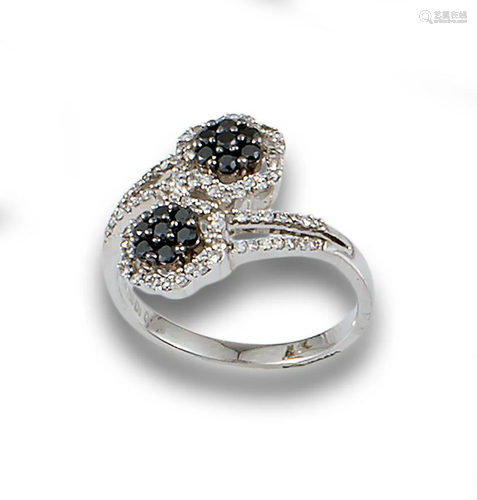 YOU AND ME RING FLOWERS COLOURLESS DIAMONDS AND NEG 5