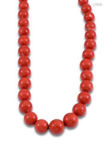 CORAL NECKLACE GOLD CLOSURE