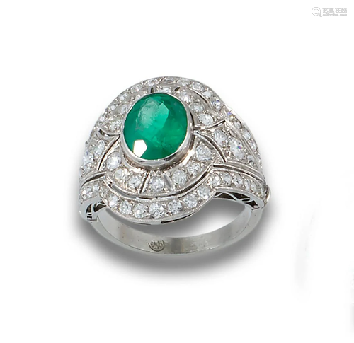 PLATINUM EMERALD DIAMOND DECO RING